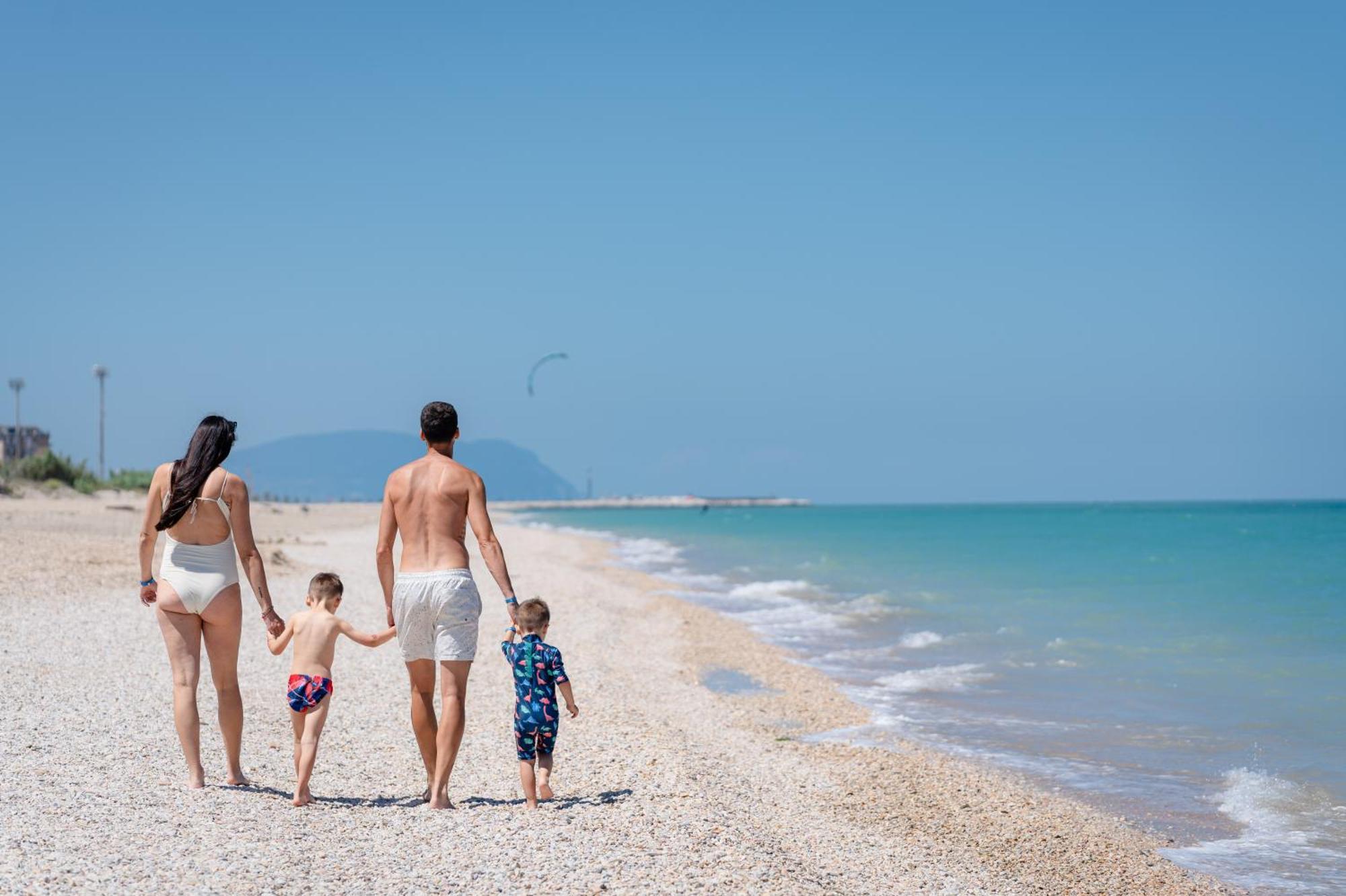 Отель Club Del Sole La Risacca Family Collection Порто-Сант'Эльпидио Экстерьер фото
