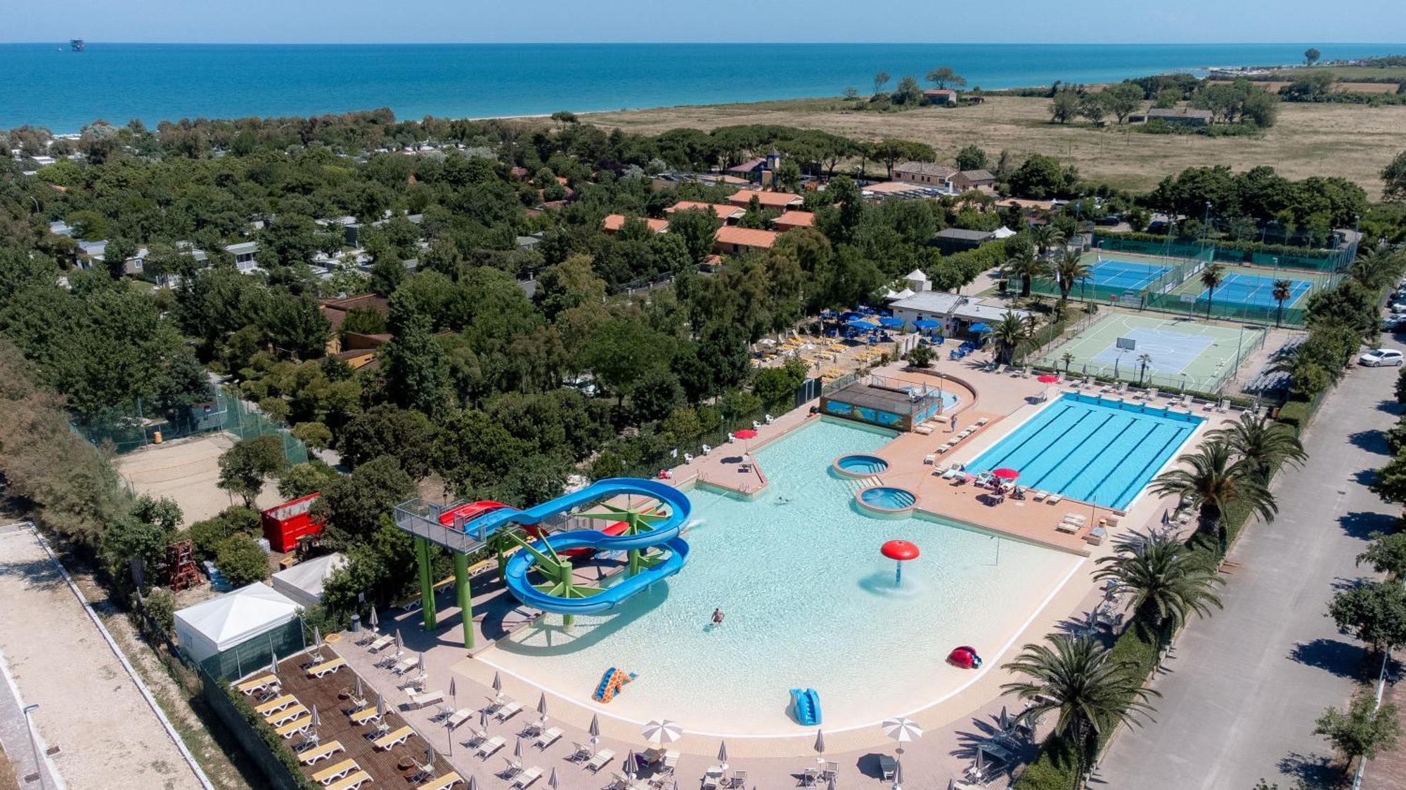 Отель Club Del Sole La Risacca Family Collection Порто-Сант'Эльпидио Экстерьер фото